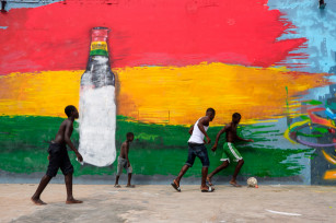 Regula Tschumi Photography album: Boxers, Acrobats and Footballers in Bukom - Regula_Tschumi-0088.jpg