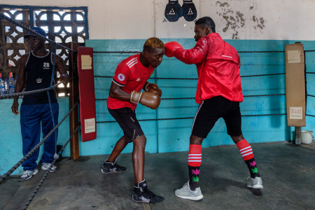 Regula Tschumi Photography album: Boxers, Acrobats and Footballers in Bukom - Regula_Tschumi-7542.jpg