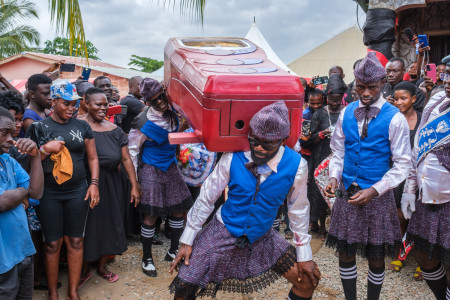 Regula Tschumi Photography album: <strong>The Ghana Coffin Dancers<span class="ql-cursor">﻿</span></strong> - Regula_Tschumi-6324.jpg