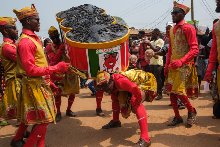 Regula Tschumi Photography album: <strong>The Ghana Coffin Dancers<span class="ql-cursor">﻿</span></strong> - Regula_Tschumi-8378.jpg