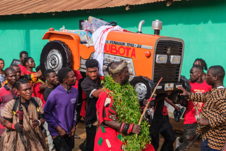 Regula Tschumi Photography album: Figurative Coffins and Funerals - Regula_Tschumi-2641.jpg