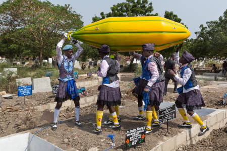 Regula Tschumi Photography album: <strong>The Ghana Coffin Dancers<span class="ql-cursor">﻿</span></strong> - Regula_Tschumi-0384.jpg