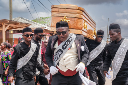 Regula Tschumi Photography album: <strong>The Ghana Coffin Dancers<span class="ql-cursor">﻿</span></strong> - Regula_Tschumi-3225.jpg